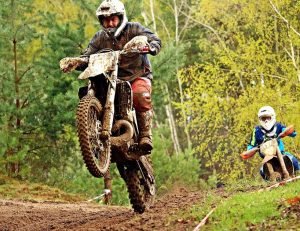 enduro 2233553_960_720 960x630 300x231